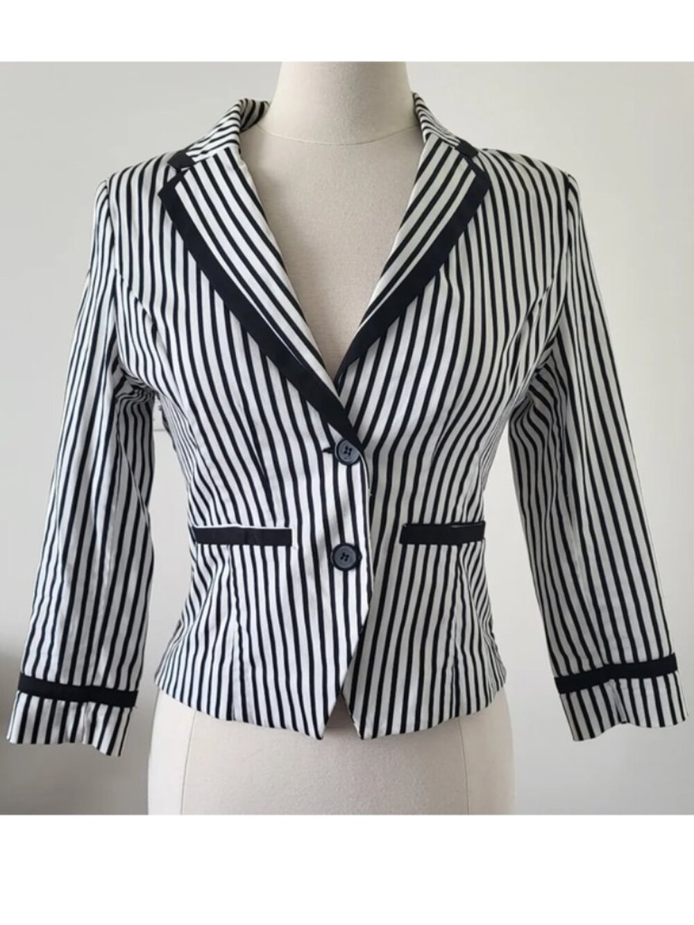 Sans Souci Beetlejuice striped blazer MEDIUM black and white fitted goth